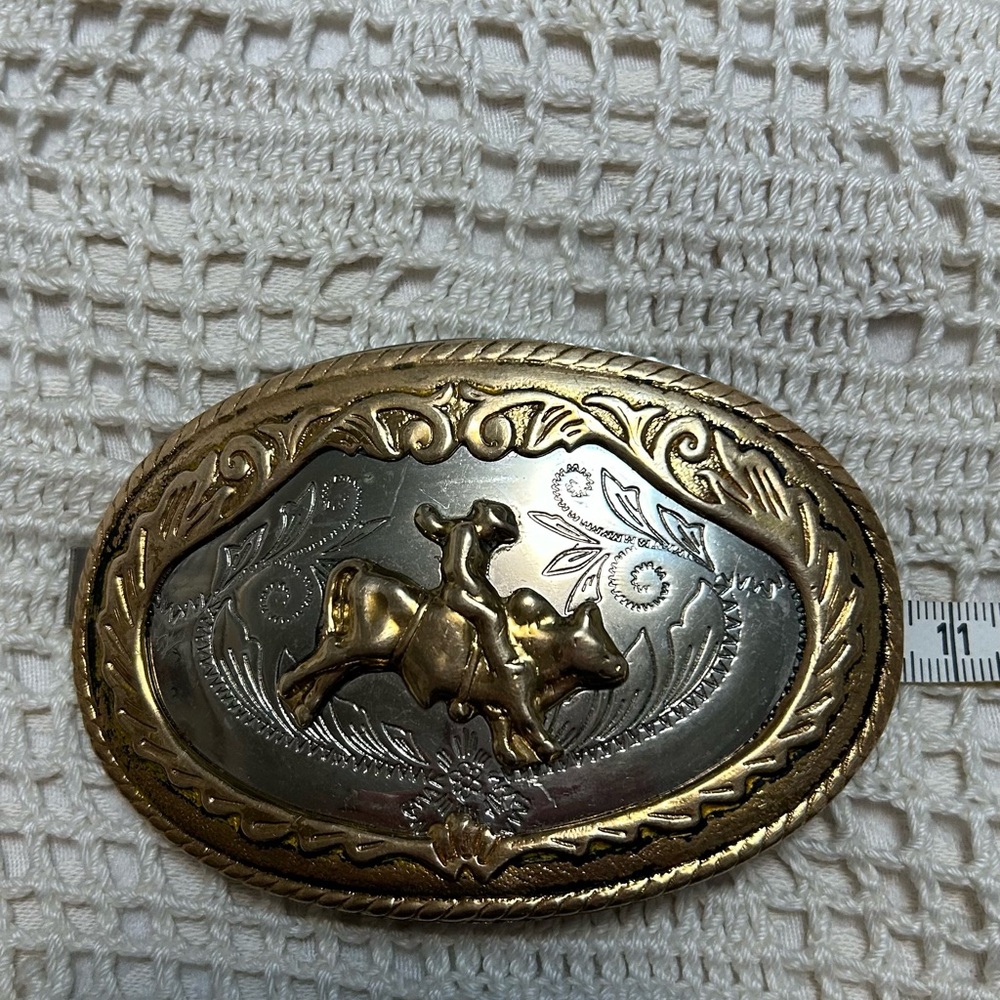 Western Cowboy Rodeo Bull Riding German Silver Belt Buckle. 10X7 Cm . Stunning